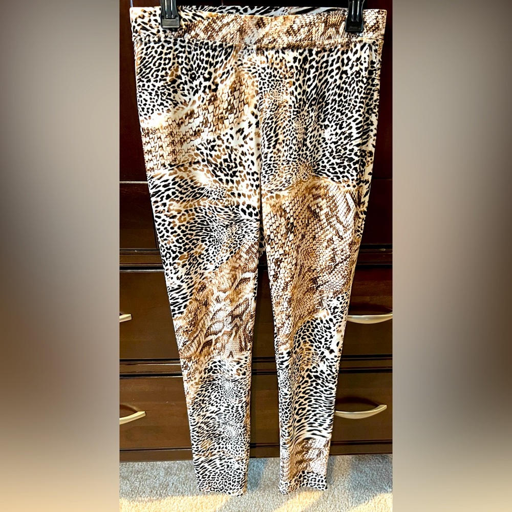 Leopard Leggings Size M Trendy Statement Piece